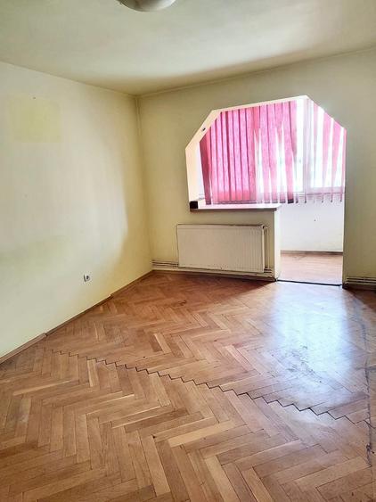 Apartament 4 camere, 69 mp, etaj 3/4, centrala proprie Medias, str. Paltinis - 1