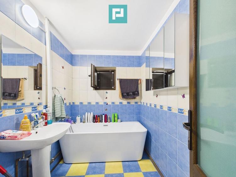 Apartament cu 3 camere decomandat, mobilat în Girocului