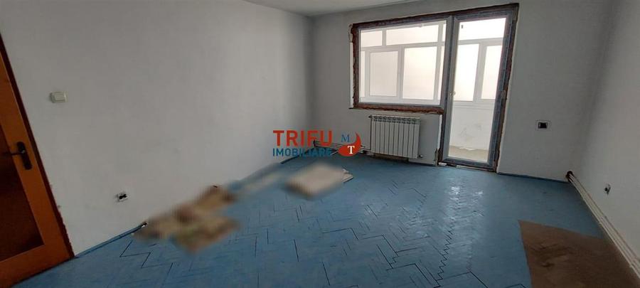 Apartament cu 4 camere semidecomandat, mobilat în Cetate