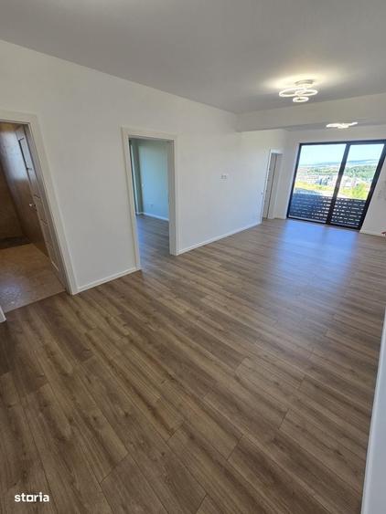 Apartament cu 3 camere decomandat în Baciu