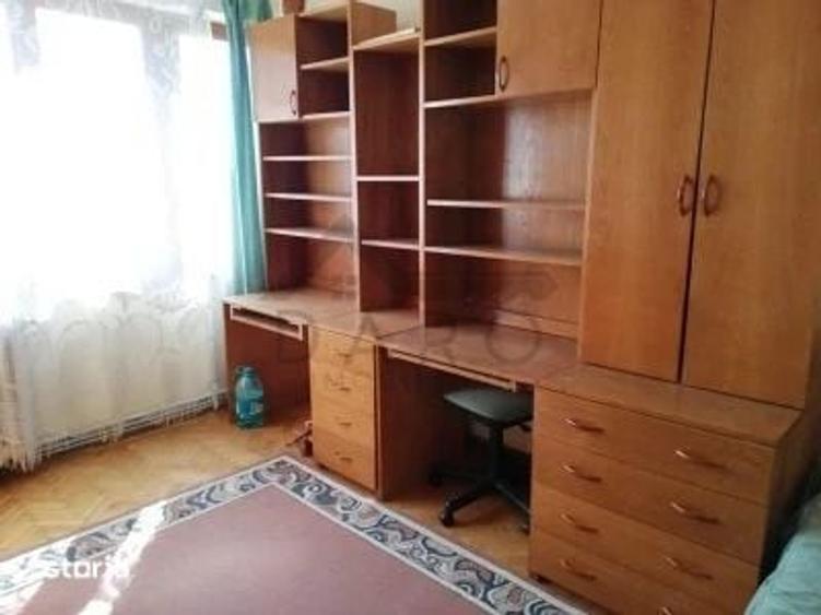 Apartament cu 3 camere decomandat în Aleea Carpați