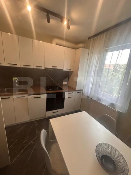 Apartament cu 3 camere semidecomandat în Central