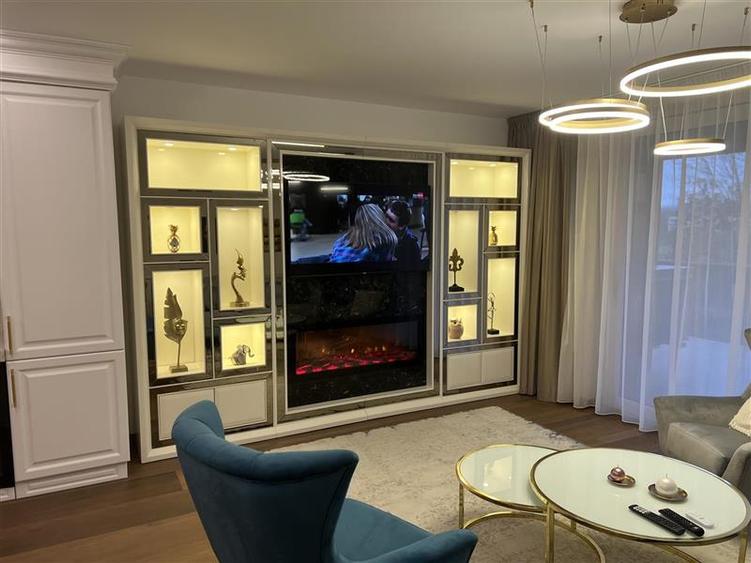 Apartament cu 3 camere semidecomandat, mobilat în Bună Ziua