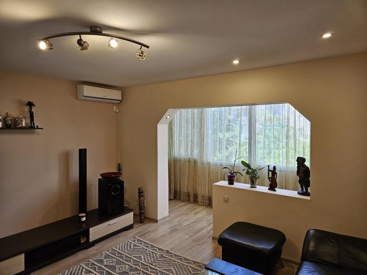 Apartament cu 3 camere decomandat în Miorița