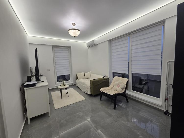 Apartament cu 6 camere semidecomandat în Metalurgiei