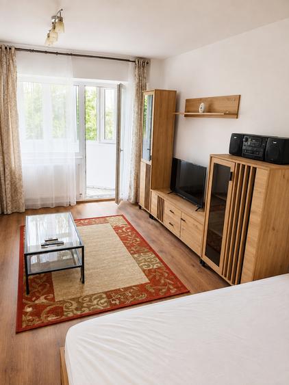 Garsonieră decomandată în Costin Georgian