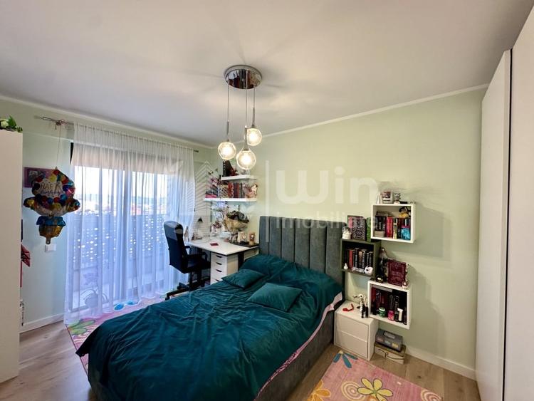 Apartament cu 4 camere semidecomandat, mobilat în Zorilor
