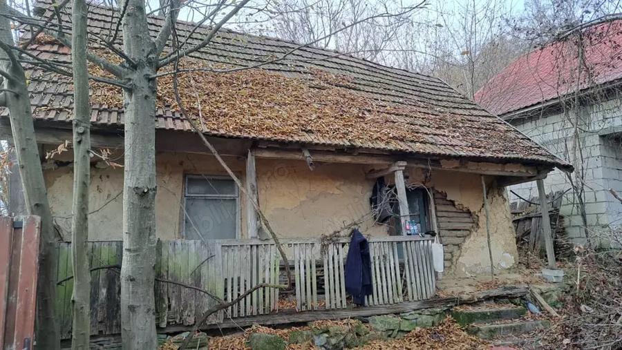 Casă cu 4 camere cu Teren 526 Mp în Odvoș