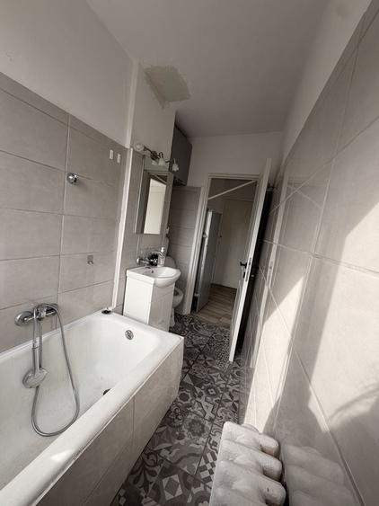 Apartament cu 3 camere decomandat în Universitate
