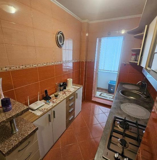 Apartament cu 3 camere decomandat în Astra