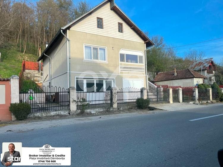 Casă cu 4 camere decomandat în Manga