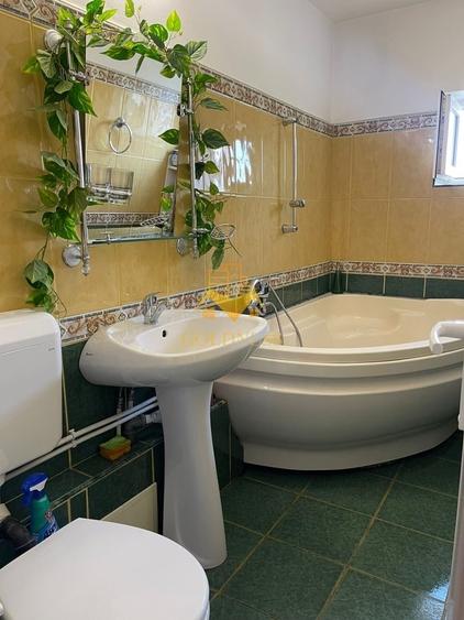 Apartament cu 4 camere decomandat în Central