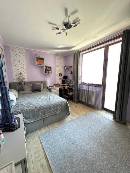 Apartament cu 3 camere semidecomandat, mobilat în Florești
