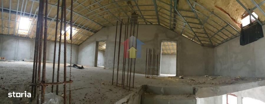 Casă cu 10 camere cu Teren 466 Mp în Ultracentral