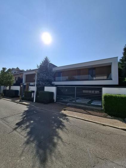 Casă individuală cu 6 camere cu Canalizare în Ultracentral