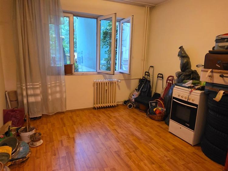 Apartament cu 3 camere decomandat în Dristor