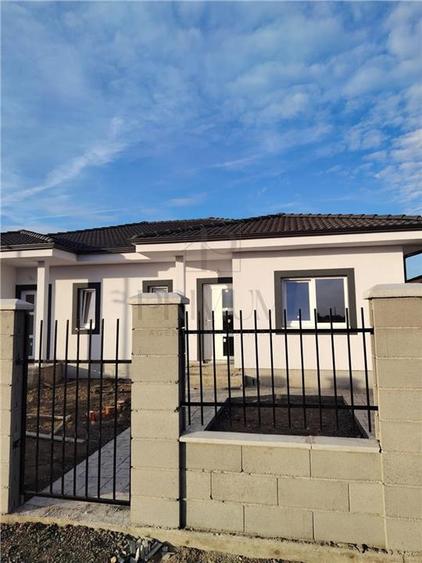 Duplex cu 3 camere cu Canalizare în Moșnița Nouă