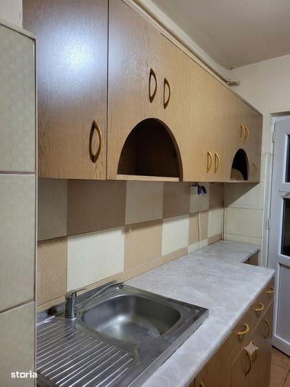 Apartament cu 3 camere decomandat în Micro 6