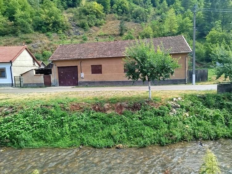 Casă cu Teren 728 Mp în Luncanii de Jos