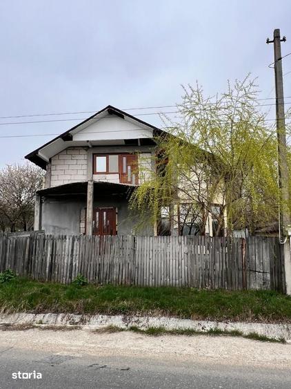 Casă cu 4 camere cu Teren 2244 Mp în Măciuca