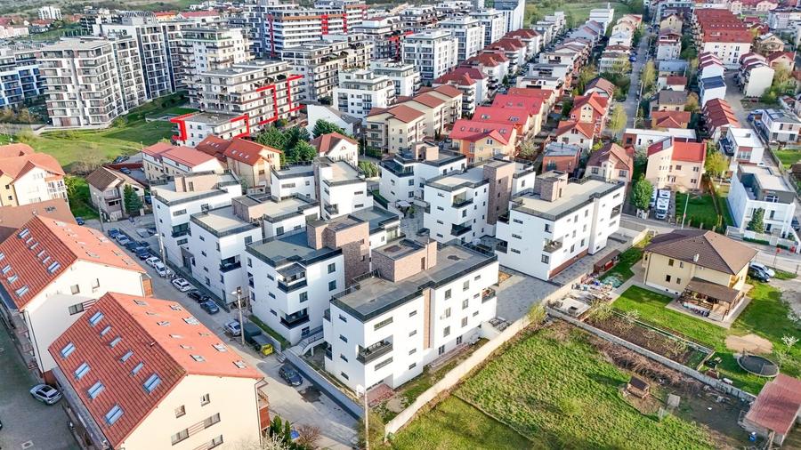 Apartament cu 3 camere semidecomandat în Bună Ziua