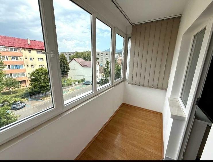 Apartament cu 2 camere decomandat în Noua