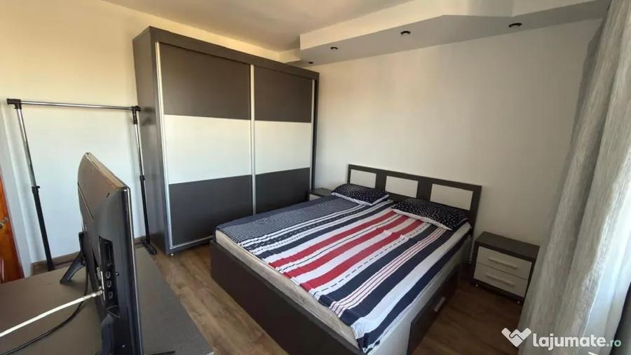 Apartament cu 3 camere semidecomandat în Central