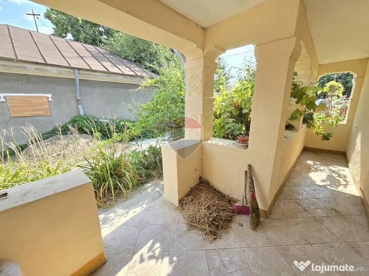 Casă cu 4 camere cu Teren 1155 Mp în Milcovul