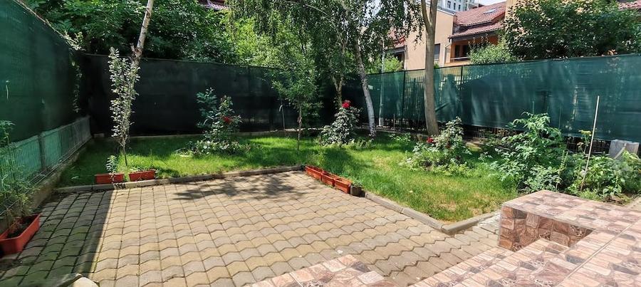 Casă cu 5 camere cu Teren 200 Mp în Central