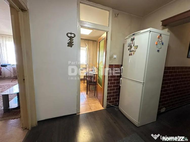 Apartament cu 3 camere decomandat, mobilat în Vitan