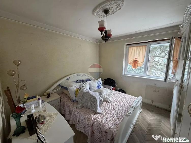 Apartament cu 3 camere decomandat în Sud
