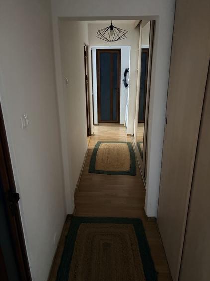 Apartament cu 3 camere decomandat în Exterior Vest