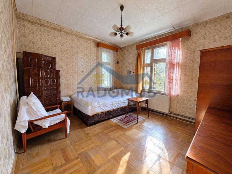 Casă individuală cu 6 camere cu Canalizare în Lupeni