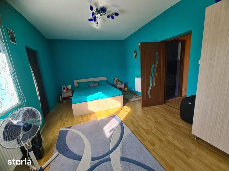 Casă cu 8 camere cu Teren 216 Mp în Afumați