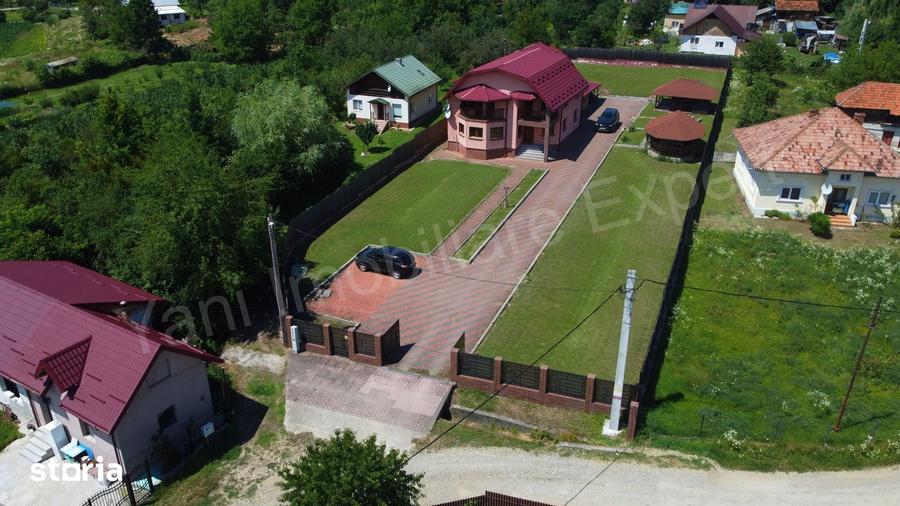 Casă cu 6 camere cu Teren 2106 Mp în Mănicești