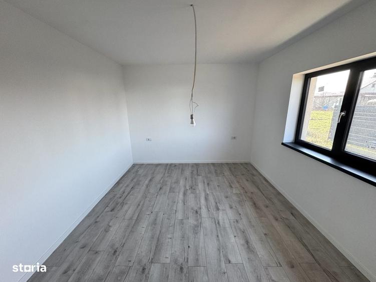 Casă cu 4 camere în Valea Ursului