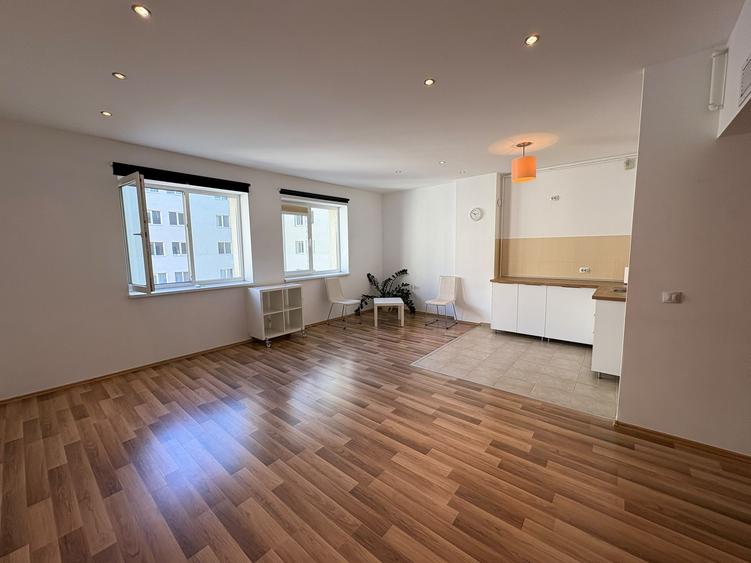 Apartament cu 3 camere decomandat în Vitan-Bârzești