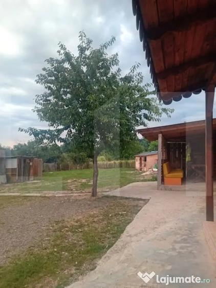 Casă cu 3 camere cu Teren 1300 Mp în Zăicești