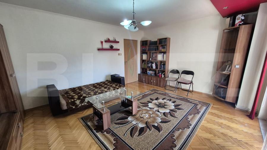 Apartament cu 3 camere decomandat în Carpați 2