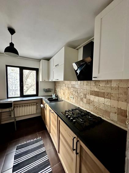 Apartament cu 3 camere semidecomandat în Gorjului