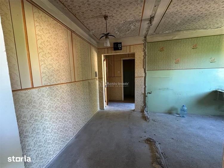 Apartament cu 3 camere semidecomandat în Central