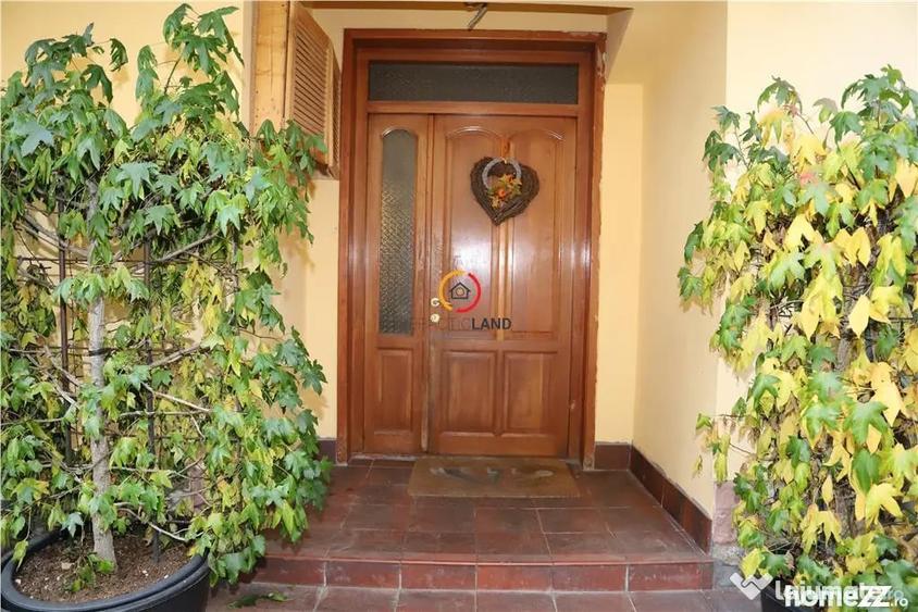 Casă cu 5 camere cu Teren 440 Mp în Central