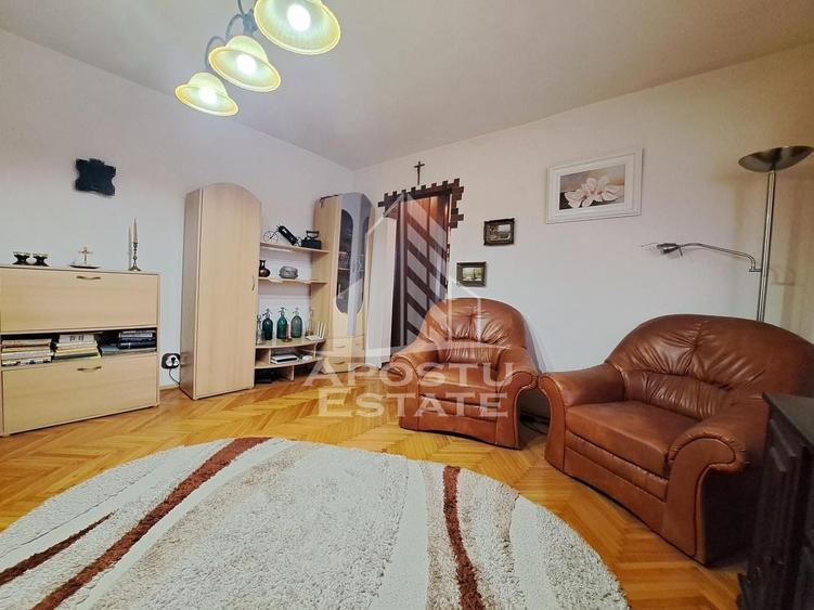 Apartament cu 2 camere semidecomandat, mobilat în Dâmbovița