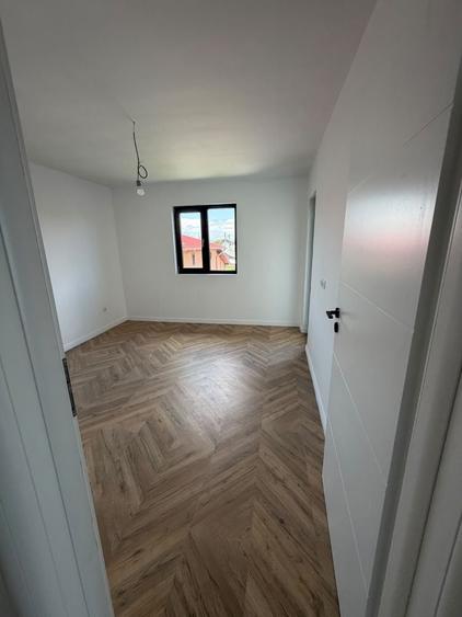 Casă cu 4 camere în Domnești