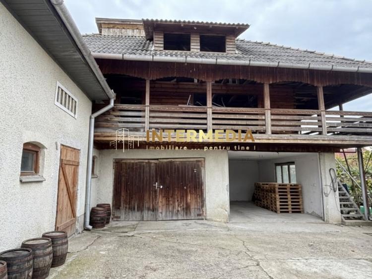 Casă individuală cu 6 camere cu Canalizare în Șard