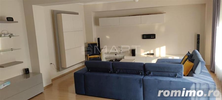Casă cu 9 camere cu Teren 1545 Mp în Cristian