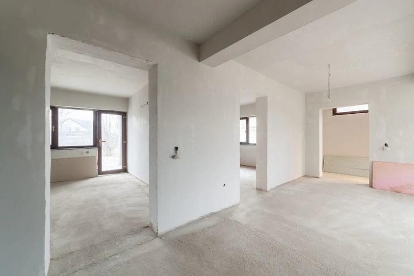 Casă cu Teren 800 Mp în Mărăcineni