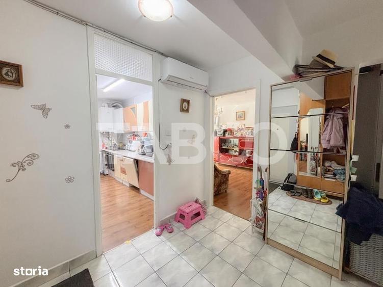 Apartament cu 4 camere decomandat, mobilat în Bulgaria