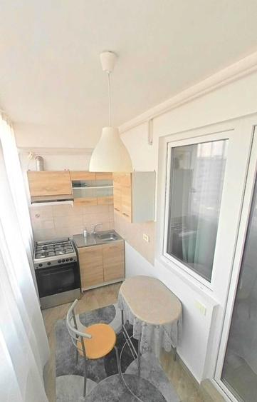 Apartament cu 2 camere decomandat în Roșu