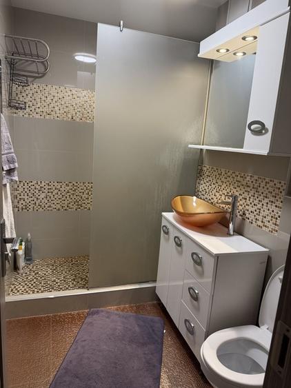 Apartament cu 3 camere decomandat în Exterior Vest